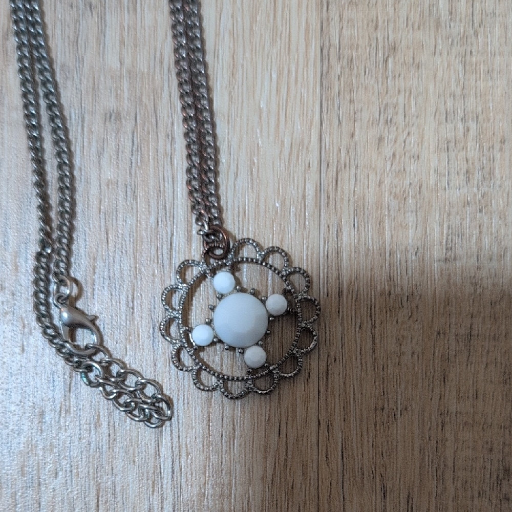 White & Silver Necklace